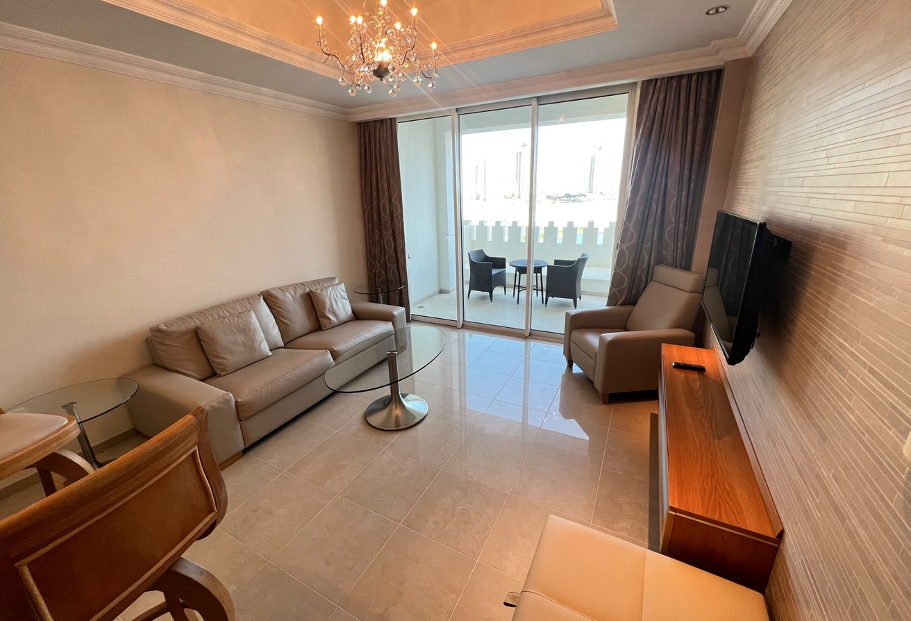 LUXURIOUS FURNISHED STUDIO WITH BILLS BEACH ACCESS thumbnail 4