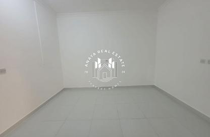 Villa - Studio - 1 Bathroom for rent in Umm Al Seneem Street - Ain Khaled - Doha
