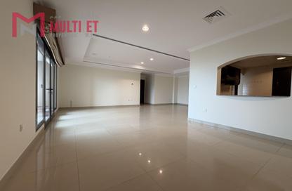 Apartment - 2 Bedrooms - 3 Bathrooms for rent in East Porto Drive - Porto Arabia - The Pearl Island - Doha