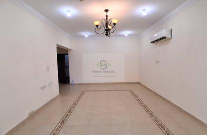 Apartment - 2 Bedrooms - 2 Bathrooms for rent in Umm Ghuwailina 4 - Umm Ghuwailina - Doha