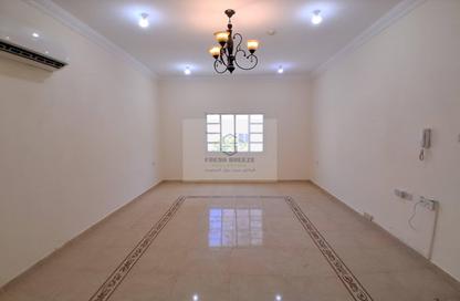 Apartment - 2 Bedrooms - 2 Bathrooms for rent in Umm Ghuwailina 4 - Umm Ghuwailina - Doha