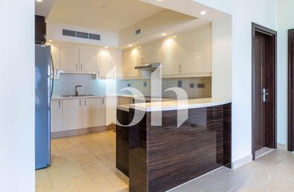 Apartment - 2 Bedrooms - 3 Bathrooms for rent in Carnaval - Qanat Quartier - The Pearl Island - Doha