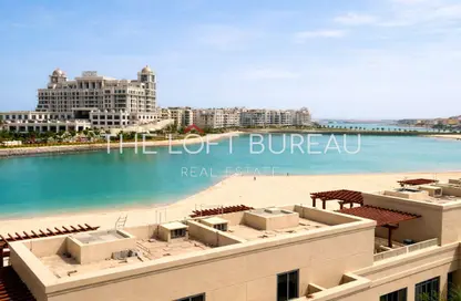 Apartment - 3 Bedrooms - 4 Bathrooms for rent in Abraj Bay - Abraj Quartiers - The Pearl Island - Doha