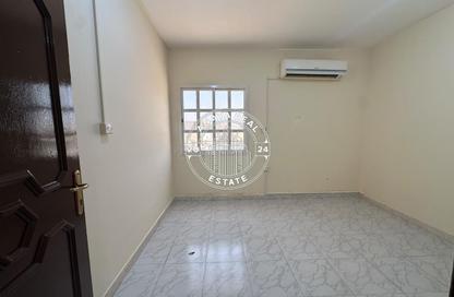 Penthouse - 2 Bedrooms - 1 Bathroom for rent in Ain Khalid Gate - Ain Khaled - Doha