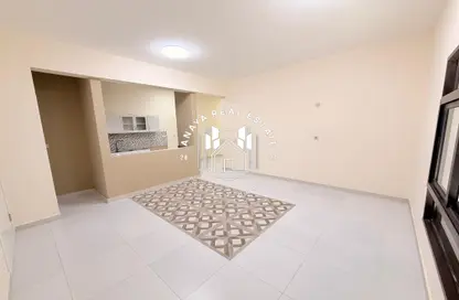 فيلا - 2 غرف نوم - 2 حمامات للايجار في شارع ام السنيم - عين خالد - الدوحة