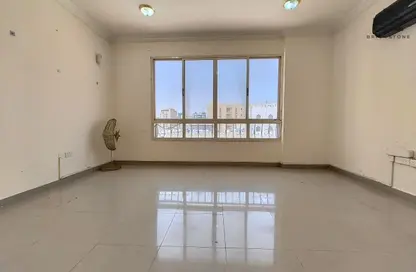 شقة - غرفة نوم - 1 حمام للايجار في ام غوالينا تجارية - ام غويلينا - أم غويلينا - الدوحة