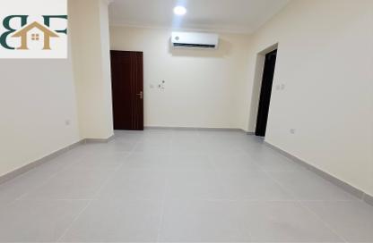 Apartment - 2 Bedrooms - 2 Bathrooms for rent in Umm Ghwailina Comm - Umm Ghuwalina - Umm Ghuwailina - Doha Apartment - 2 Bedrooms - 2 Bathrooms for rent in Umm Ghwailina Comm - Umm Ghuwalina - Umm Ghuwailina - Doha
