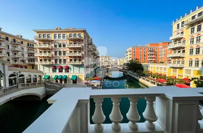 Apartment - 2 Bedrooms - 3 Bathrooms for rent in Carnaval - Qanat Quartier - The Pearl Island - Doha