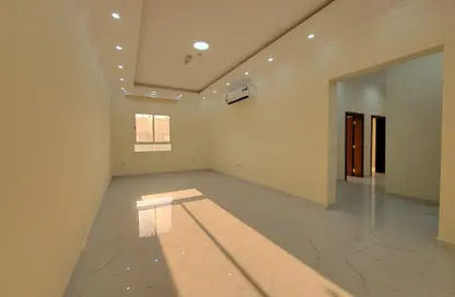 شقة - 3 غرف نوم - 3 حمامات للايجار في فريج كليب - الدوحة