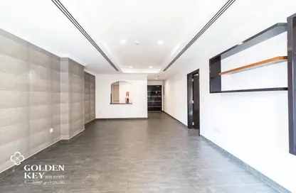 Apartment - 1 Bedroom - 2 Bathrooms for rent in West Porto Drive - Porto Arabia - The Pearl Island - Doha