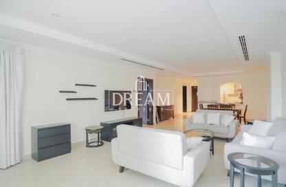 Apartment - 1 Bedroom - 2 Bathrooms for rent in Marina Gate - Porto Arabia - The Pearl Island - Doha