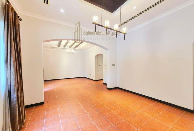 982411 - Property Image 3