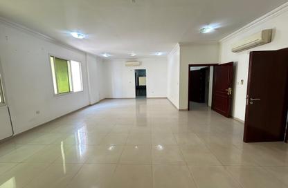 Apartment - 4 Bedrooms - 4 Bathrooms for rent in Muntazah 10 - Al Muntazah - Doha