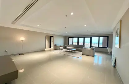 Apartment - 2 Bedrooms - 3 Bathrooms for rent in La Croisette - Porto Arabia - The Pearl Island - Doha
