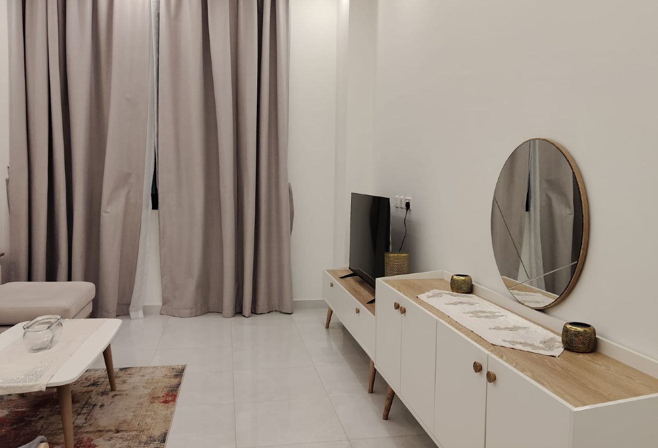 Cozy 1 BHK I FF I Including Cooling I Fox hill S thumbnail 4