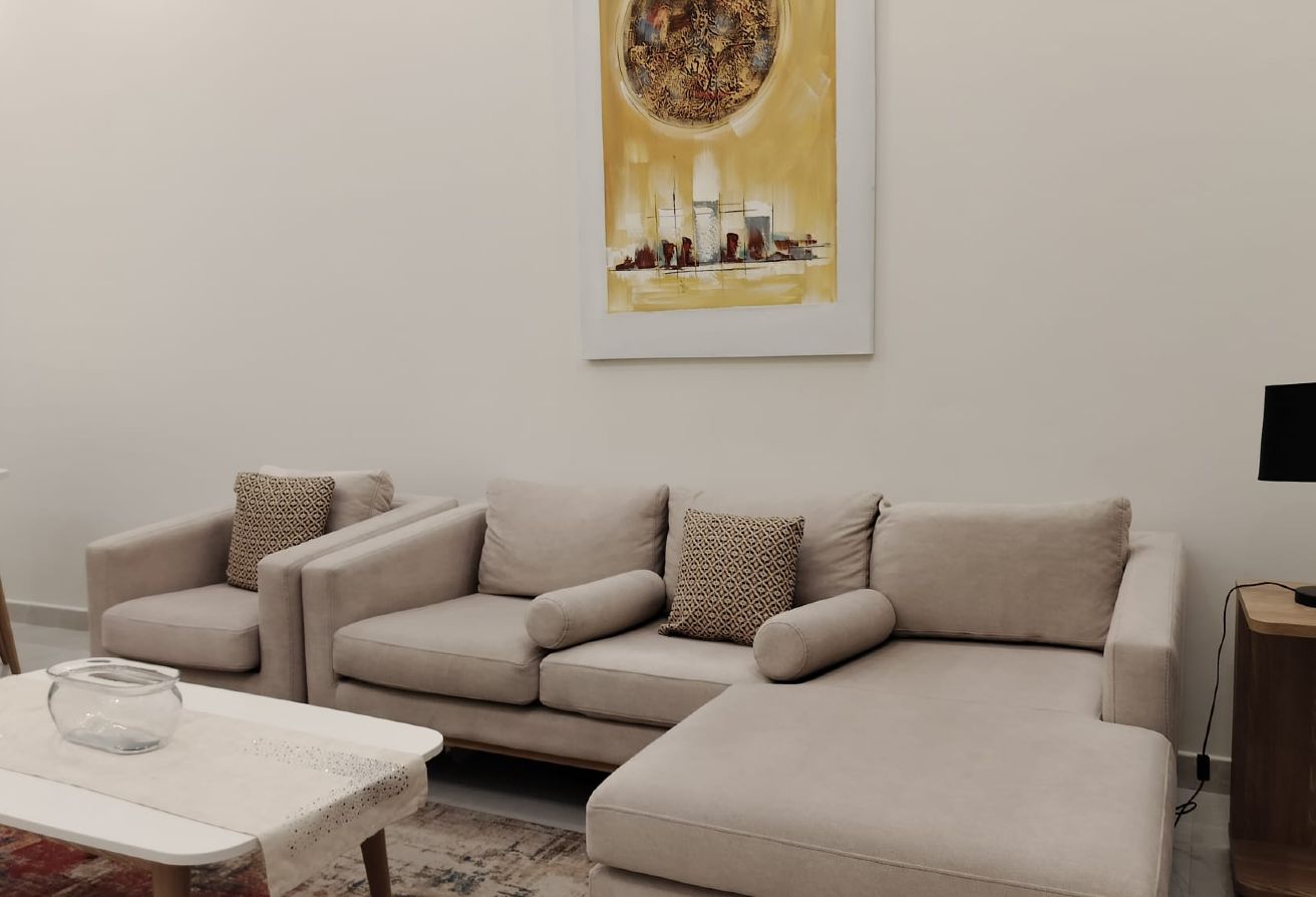 Cozy 1 BHK I FF I Including Cooling I Fox hill S thumbnail 3