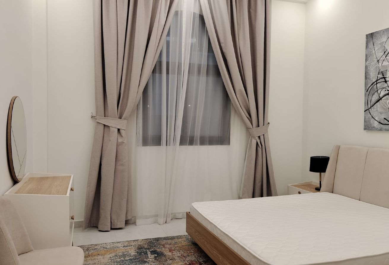 Cozy 1 BHK I FF I Including Cooling I Fox hill S thumbnail 8