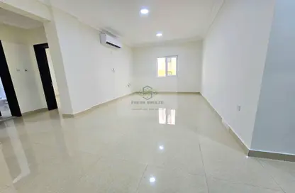 Apartment - 2 Bedrooms - 2 Bathrooms for rent in Bin Omran - Fereej Bin Omran - Doha