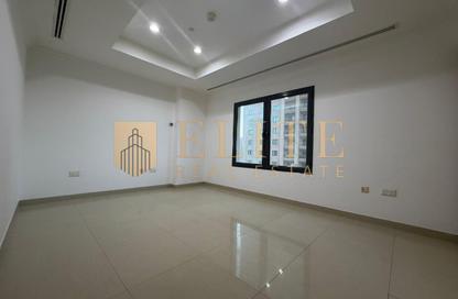 Apartment - 3 Bedrooms - 3 Bathrooms for rent in One Porto Arabia - Porto Arabia - The Pearl Island - Doha