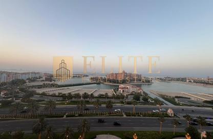 Apartment - 3 Bedrooms - 3 Bathrooms for rent in One Porto Arabia - Porto Arabia - The Pearl Island - Doha