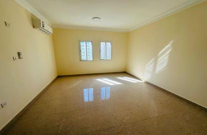 Apartment - 2 Bedrooms - 2 Bathrooms for rent in Al Mansoura - Al Mansoura - Doha