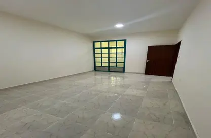 Apartment - 2 Bedrooms - 2 Bathrooms for rent in Umm Ghwailina Comm - Umm Ghuwalina - Umm Ghuwailina - Doha