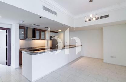 Apartment - 2 Bedrooms - 3 Bathrooms for rent in Viva West - Viva Bahriyah - The Pearl Island - Doha
