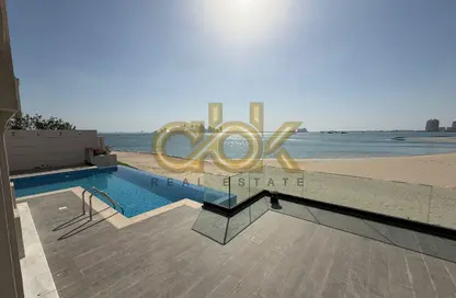 فيلا - 5 غرف نوم - 7 حمامات للايجار في البلاج الجنوبي - البلاج - جزيرة اللؤلؤة - الدوحة