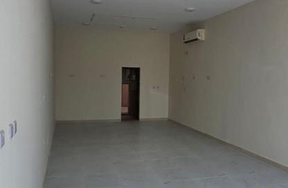 Shop - Studio - 1 Bathroom for rent in Al Ebb - Al Kheesa - Umm Salal Mohammed