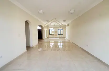 Villa - 4 Bedrooms - 5 Bathrooms for rent in Al Luqta - Al Luqta - Doha