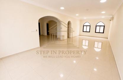Villa - 4 Bedrooms - 5 Bathrooms for rent in Al Luqta - Al Luqta - Doha