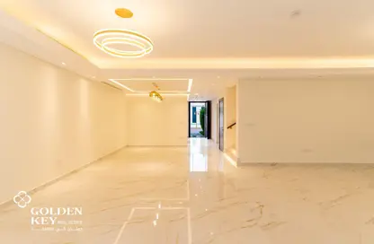 Villa - 5 Bedrooms - 6 Bathrooms for rent in Floresta Gardens - Floresta Gardens - The Pearl Island - Doha
