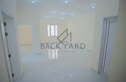 شقة - 2 غرف نوم - 2 حمامات للايجار في مشروع فلل الخور - الخور