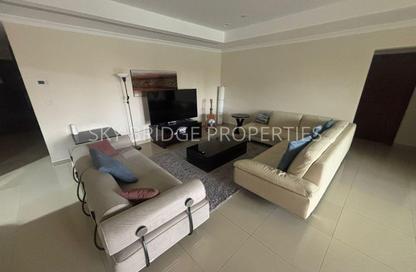 Apartment - 2 Bedrooms - 3 Bathrooms for rent in Regency Pearl 1 - The Pearl Island - Doha