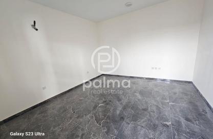 Warehouse - Studio - 6 Bathrooms for rent in East Industrial Street - Birkat Al Awamer - Al Wakra