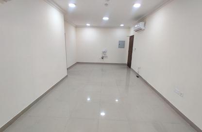 Apartment - 2 Bedrooms - 2 Bathrooms for rent in Osama Bin Zaid Street - Al Aziziyah - Doha