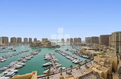 شقة - 3 غرف نوم - 4 حمامات للايجار في طريق بورتو الشرقي - بورتو أرابيا - جزيرة اللؤلؤة - الدوحة