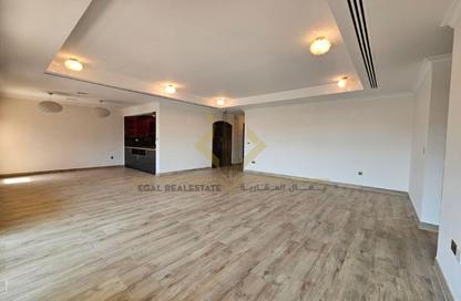 Apartment - 2 Bedrooms - 2 Bathrooms for rent in West Porto Drive - Porto Arabia - The Pearl Island - Doha
