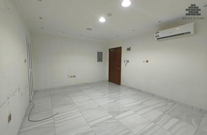 Apartment - 2 Bedrooms - 2 Bathrooms for rent in Al Mansoura - Al Mansoura - Doha