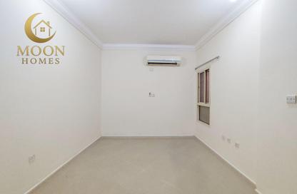 Apartment - 1 Bedroom - 1 Bathroom for rent in Umm Ghuwailina 4 - Umm Ghuwailina - Doha