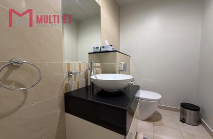 Apartment - 1 Bedroom - 2 Bathrooms for rent in Marina Residences 195 - Marina District - Lusail