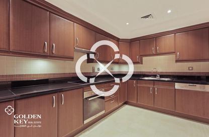 Apartment - 2 Bedrooms - 3 Bathrooms for rent in West Porto Drive - Porto Arabia - The Pearl Island - Doha