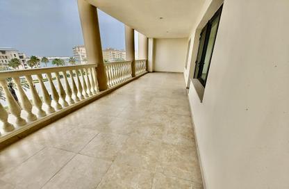 Apartment - 1 Bedroom - 2 Bathrooms for sale in West Porto Drive - Porto Arabia - The Pearl Island - Doha