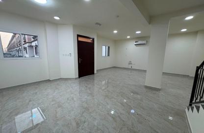 مجمع سكني - 6 غرف نوم - 5 حمامات للايجار في شارع سوق الجملة - أبو هامور - الدوحة