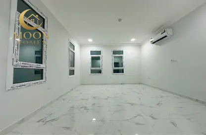 شقة - 3 غرف نوم - 2 حمامات للايجار في ام غوالينا تجارية - ام غويلينا - أم غويلينا - الدوحة