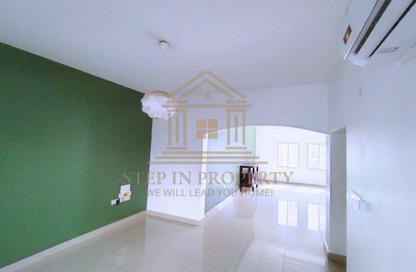 Villa - 3 Bedrooms - 4 Bathrooms for rent in Al Dana st - Muraikh - AlMuraikh - Doha