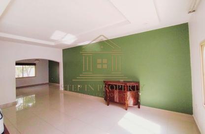 Villa - 3 Bedrooms - 4 Bathrooms for rent in Al Dana st - Muraikh - AlMuraikh - Doha