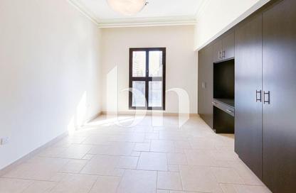 Apartment - 3 Bedrooms - 3 Bathrooms for rent in Carnaval - Qanat Quartier - The Pearl Island - Doha