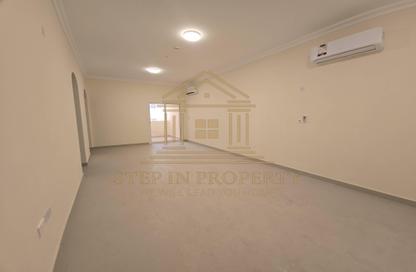 Apartment - 3 Bedrooms - 2 Bathrooms for rent in Anas Street - Fereej Bin Mahmoud North - Fereej Bin Mahmoud - Doha