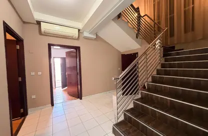 شقة - 4 غرف نوم - 3 حمامات للايجار في شمال مويثر - منطقة مويثر - الدوحة